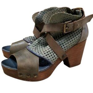 FREE PEOPLE Rendering Perforated Leather Buckle Heel Platform Clogs Boho 7.5